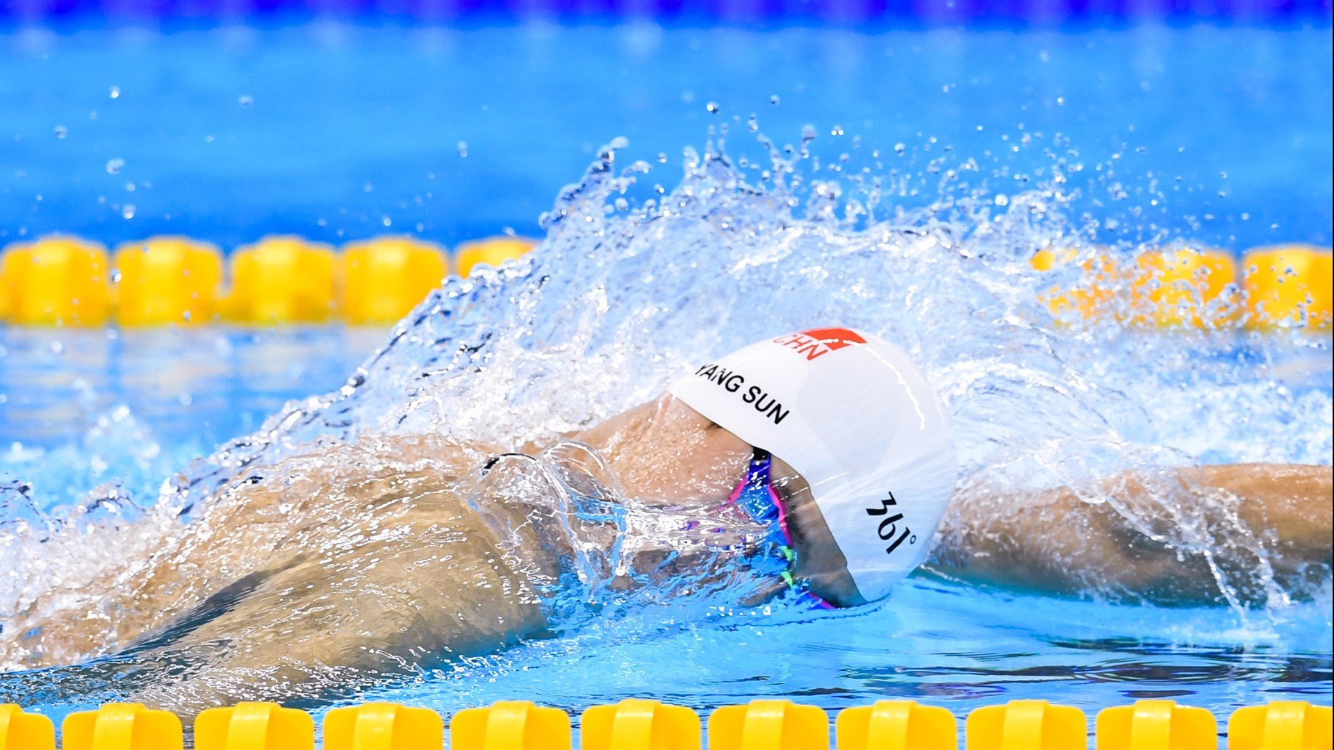 穆雷连续二十场比赛得分超过爆冷,巴塞罗那不断突破!赢得满堂喝彩